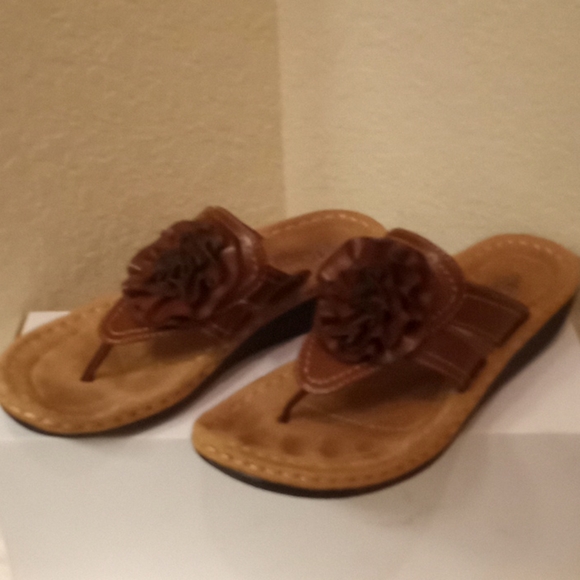 Cliffs by White Mountain Sandals - Picture 9 of 16